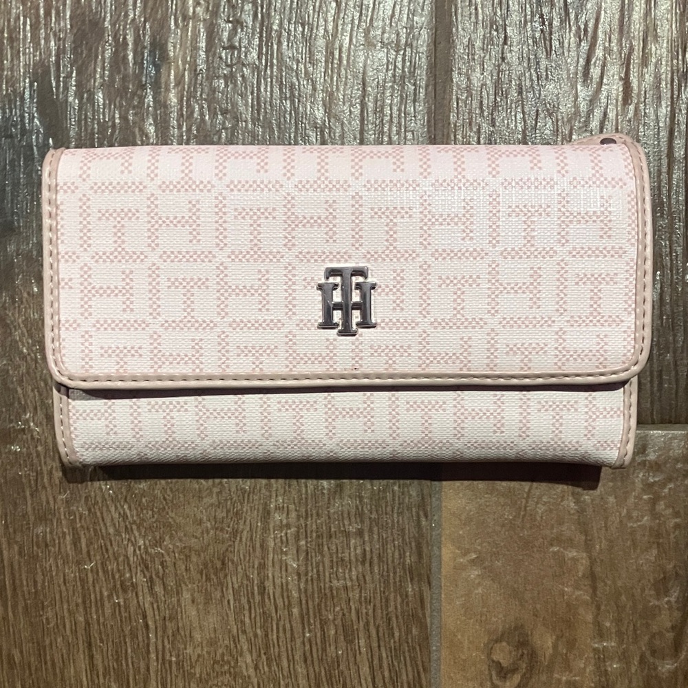 Tommy Hilfiger Light Pink Logo Wallet